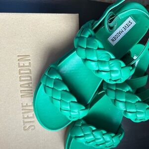 Steve Madden Green Braided Sandals Size 9